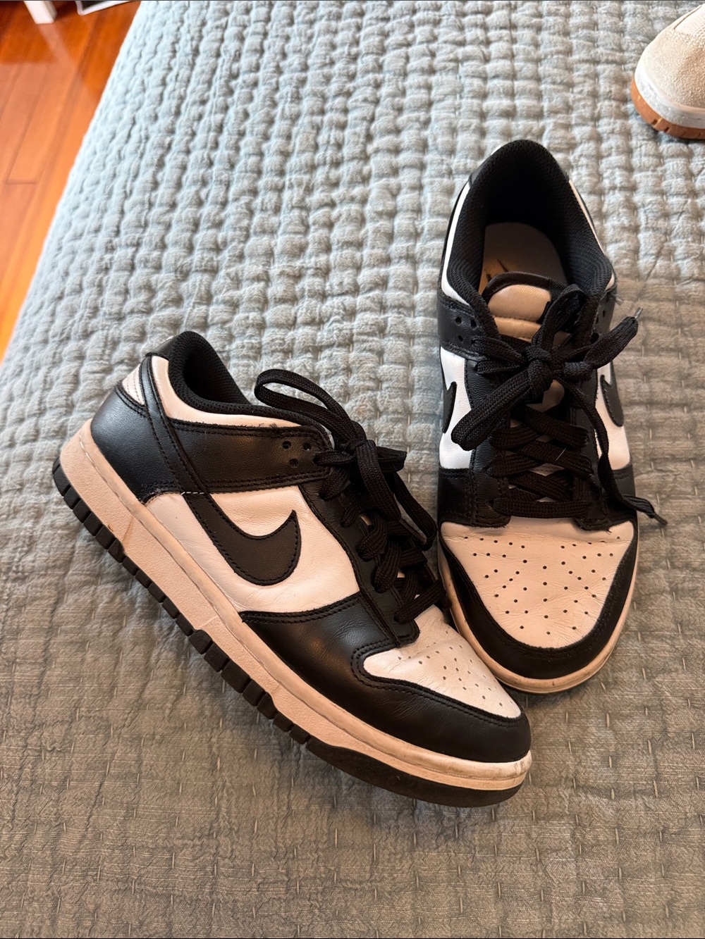 Nike Black and White Women's Low-Top Sneakers - Picture 3 of 3